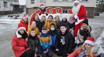 Święty z wizytą w szkołach