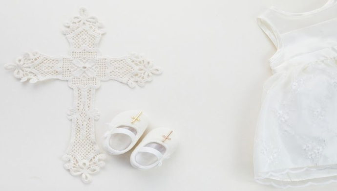 Tradycyjne stroje do chrztu, czyli powrót do dawnej mody