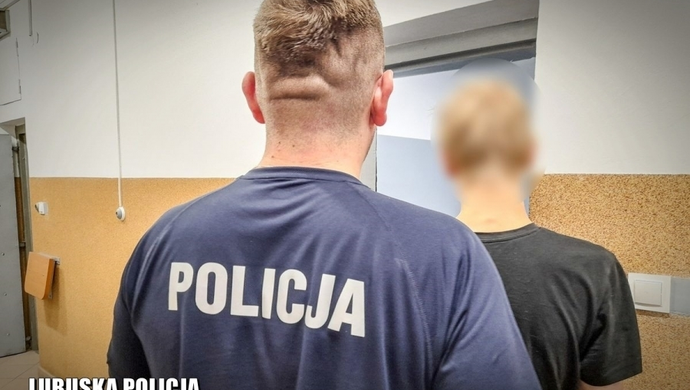 Agresywny 18-latek próbował ugodzić nożem funkcjonariusza