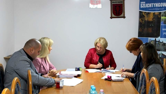 Podpisanie umowy na budowę drogi w Goli