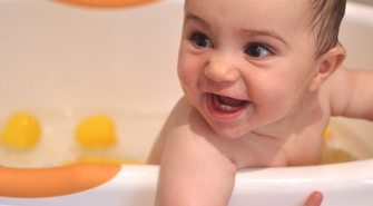 Właściwa pielęgnacja noworodka i niemowlęcia