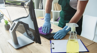 Jak zorganizować sprzątanie w biurze