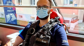 Krwiobus stanął przed wschowską komendą (ZDJĘCIA)