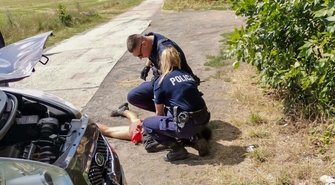 Ukradł porsche i rozbił je o radiowóz. Skuteczny pościg kryminalnych (VIDEO)
