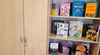 Nowe wyposażenie i książki dla Klubów Seniora (ZDJĘCIA)