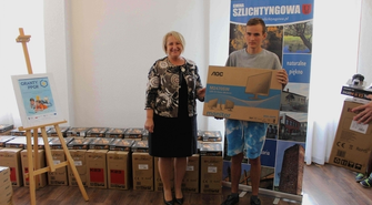 Sprzęt komputerowy dla dzieci z terenów po PGR-ach