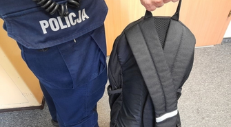 Wykorzystali okazję i ukradli plecak