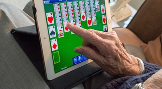 Dofinansowanie na zakup tabletów dla uczestników Klubu Senior+ w Szlichtyngowej