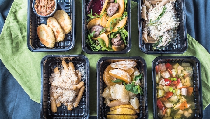 Catering dietetyczny – jak wybrać menu idealnie dopasowane własnych potrzeb?