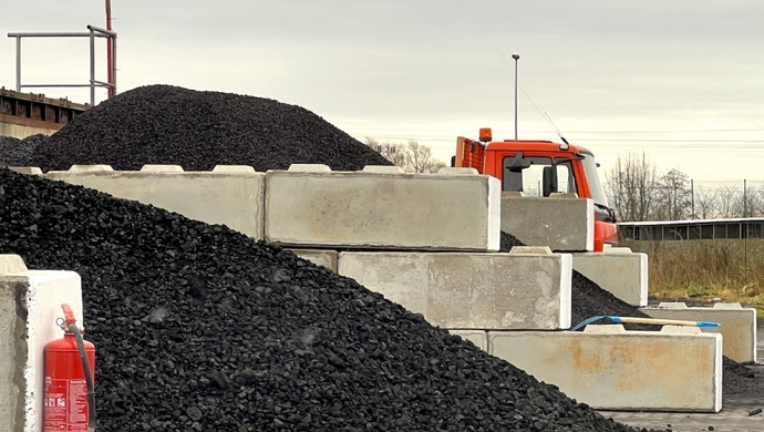Wschowa: Ponad 300 ton węgla czeka na składach