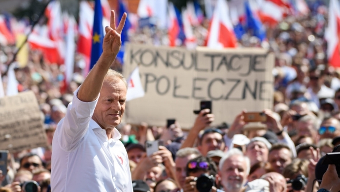 Donald Tusk o Marszu Miliona Serc: „Jeśli kochasz Polskę, przyjdź”