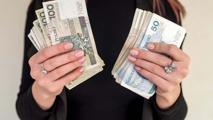 Czym chwilówki online różnią się od kredytów i pożyczek na raty?