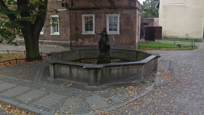 Ruszają prace przy fontannie miejskiej na skrzyżowaniu Rzeźnickiej i Łaziennej