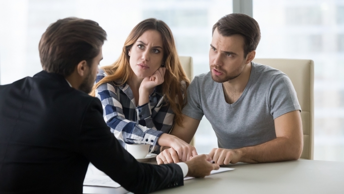 Jak skutecznie bronić się przed nieuczciwymi praktykami banków?
