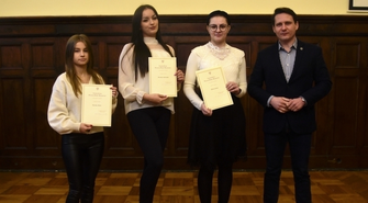 Trzy stypendystki Prezesa Rady Ministrów w I Zespole Szkół (FOTO)