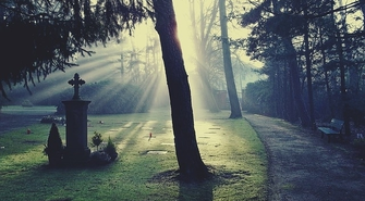 Czy ozdobne nagrobki nadal są modne?