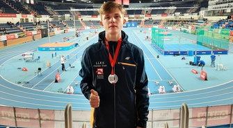 Gabriel Dziełakowski osiąga nowy rekord życiowy w skoku w dal!