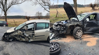 - kierowca i pasażerka trafili do szpitala