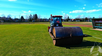 Trwają przygotowania murawy