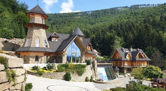 Mały hotel w górach położony w cichej i spokojnej okolicy