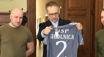 Nowe stroje sportowe dla druhów z OSP Siedlnica (FOTO)