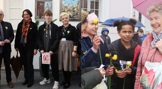 Wschowa: uczniowie wręczali żonkile na pamiątkę powstania w getcie warszawskim