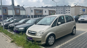 Wschowa. Z publicznego parkingu robią giełdę samochodową