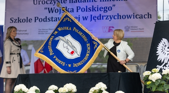 Uroczyste nadanie sztandaru i imienia Wojska Polskiego dla Szkoły Podstawowej w Jędrzychowicach