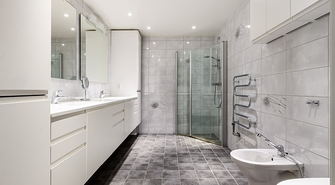 Czy warto oszczędzać na remoncie łazienki?