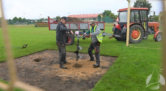 Sława. Poprawiają stan murawy na stadionie (FOTO)