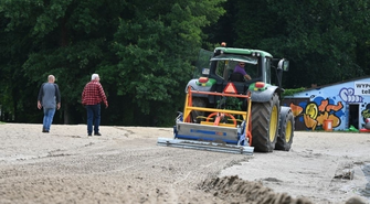 Sława. Trwa głębokie oczyszczanie plaż na terenie SCKiW (VIDEO)