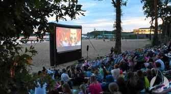 Kino na plaży z maratonem filmowym (FOTO)
