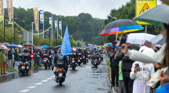 Barwny korowód i parada motocykli na ulicach Sławy (FOTO)