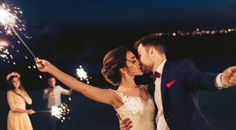 Zimne Ognie – Dodaj Magii Twemu Wesele! Odkryj je w Hurtowni Fajerwerków!