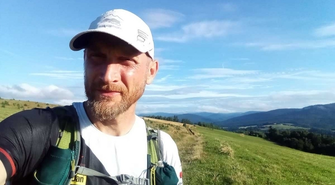 Niezwykły wyczyn leszczyńskiego policjanta! Biegiem 503 km po Głównym Szlaku Beskidzkim!