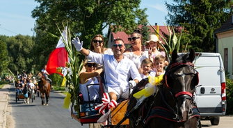 Osowa Sień. Dożynki rozpoczęli korowodem na wesoło (FOTO)