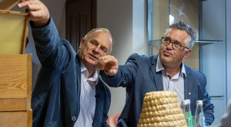 Królewskie Historie: Rozmowa z A. Kopczyńskim i S. Czyżem o wschowskim pszczelarstwie (VIDEO)