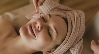 Masaż twarzy rollerem - tajemnica pięknej i zdrowej skóry