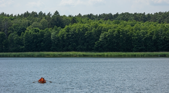 Trzy osoby znalazły się pod wodą. Interweniował patrol Społecznej Straży Rybackiej (VIDEO)