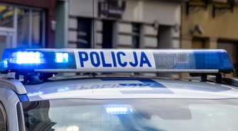 Rozbój dla chipsów i alkoholu. „Butelką uderzyła ochroniarza w głowę i uciekła”