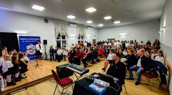 Święto Niepodległości w Jędrzychowicach: Uczniowie pielęgnuje pamięć narodową