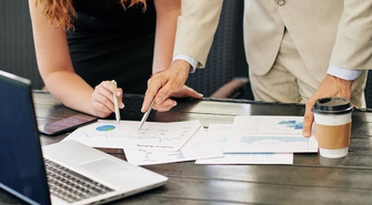 Organizacyjna restrukturyzacja: Wykorzystanie technologii i innowacji w celu poprawy efektywności