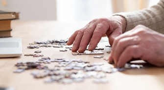 Układanie puzzli dla Lepszego Samopoczucia i Jakości Życia u Osób z Demencją