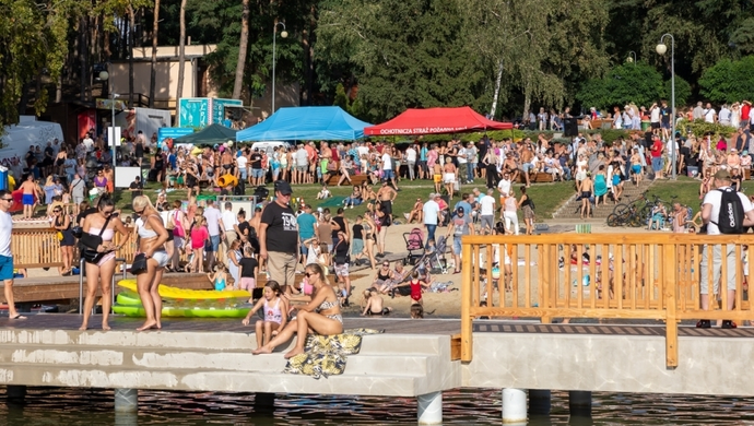 Otwarcie sezonu w Lginiu. Holi, koncerty i mecz na wielkim ekranie