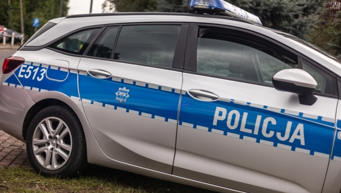 Szarża Oplem po Dniach Wąsosza. Pijana 20-latka jechała, a policjant wystawał z auta