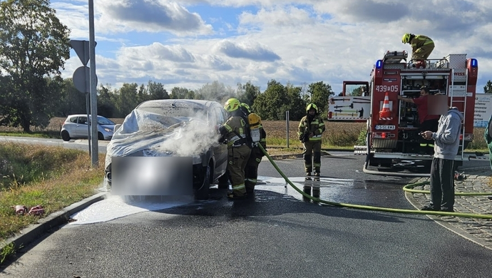 Pożar samochodu na obwodnicy Sławy. Szybka reakcja świadków była kluczowa