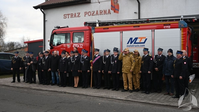 Nowy wóz strażacki przekazany. Druhowie z OSP Krzepielów marzyli o nim od dawna