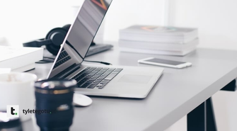 Biurka narożne - praktyczne rozwiązanie dla małych przestrzeni