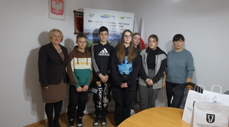 WOS w praktyce. Uczniowie ze Szlichtyngowej odwiedzili Urząd Miasta