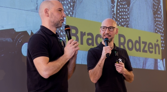 Bracia Rodzeń przyjechali do Wschowy. Pełna sala słuchała, jak wycofać choroby metaboliczne i pięknie żyć (VIDEO)